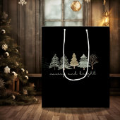 Frohe und helle Weihnachtsgeschenke Mittlere Geschenktüte