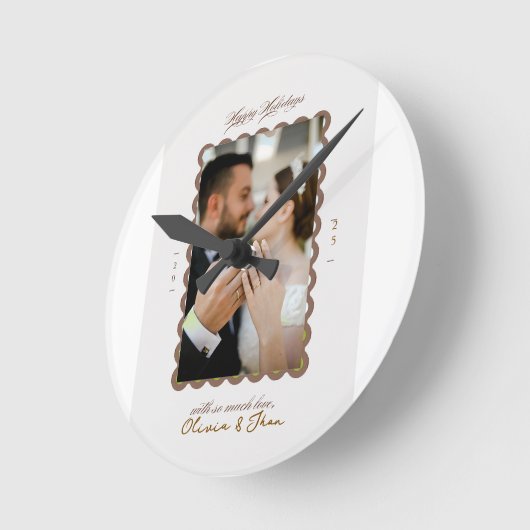 Frohe und verheiratete erste Weihnachten Runde Wanduhr (Winkel)