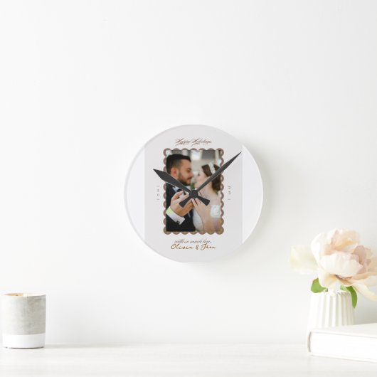 Frohe und verheiratete erste Weihnachten Runde Wanduhr (Zuhause)