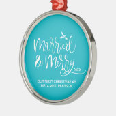 Frohe und Verheiratete Erste Weihnachtslieder Ornament Aus Metall (Links)