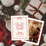Frohe und Verheiratete handgezeichnet Weihnachten<br><div class="desc">Feiern Sie Ihre erste Urlaubssaison als verheiratetes Paar mit dieser Vintag inspirierten Weihnachtskarte, die den Zauber von Weihnachten und Neuvermählten einfangen soll. Illustriert mit eleganten Details und einem fröhlichen Weihnachtsbaum, gerahmt in einem sanften, klassischen Rahmen, mit einem zarten Bogen, der eine zeitlose, nostalgische Touch verleiht. Diese Karte ist perfekt für...</div>
