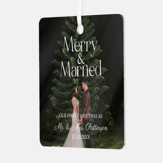 Frohe und Verheiratete Hochzeit Erste Weihnachten Ornament Aus Metall (Vorderseite links)