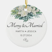 Frohe und Verheiratete unsere erste Weihnachtsblum Keramik Ornament (Vorne)