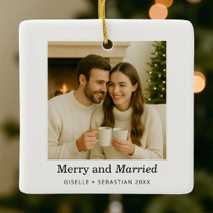 Frohe und Verheiratete Weihnachtsfeiertage im erst Keramikornament