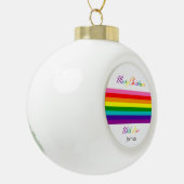 Frohe Weihnacht-Regenbogen-Flagge LGBT addieren Keramik Kugel-Ornament (Links)
