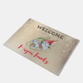 Frohe Weihnachten, Adorable Gnomes Sleigh Fußmatte (Schrägansicht)