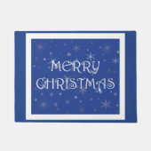 Frohe Weihnachten auf Blau mit Schneeflocken Fußmatte (Vorderseite)