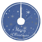 Frohe Weihnachten auf Blau mit Schneeflocken Polyester Weihnachtsbaumdecke (Vorderseite)