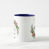 Frohe Weihnachten Blumenreath und Script Navy Blue Tasse (Zentrum)