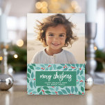 Frohe Weihnachten Botanische Pastel - Foto<br><div class="desc">Fügen Sie diesem eleganten und trendigen Design ein familiäres Foto hinzu. Dieses kann für jeden Weihnachtsgrüßen verwendet werden - glückliche Feiertage, Jahresgrüße und mehr. Auf der Vorderseite befindet sich ein Foto mit einem angesagten Script-Schriftart. Die Rückseite ist mit einem modernen botanischen Muster in Teppichen und Grüntönen versehen. Die Hintergrundfarbe kann...</div>
