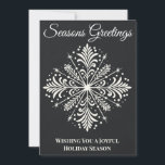 Frohe Weihnachten Einzigartige Chalkboard Snowflak<br><div class="desc">Senden Sie herzliche Urlaubswünsche mit dieser einzigartigen und eleganten Frohen Weihnachtskarte, die ein schönes Schneeflockenmotiv auf der Vorderseite zeigt und auf der Rückseite personalisierbare Texte enthält. Das aufwändige Schneeflockendesign, Set vor einem dunklen Hintergrund, schafft einen festlichen und zeitlosen Look. Personalisieren Sie die Vorder- und Rückseite der Karte mit Ihrem Familiennamen...</div>