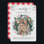Frohe Weihnachten Familie Foto Mistletoe Berries<br><div class="desc">Eine Weihnachts-Fotokarte, die Sie leicht anpassen können. Fügen Sie Ihr Foto hinzu, und ändern Sie den Wortlaut und die Namen, indem Sie auf die Schaltfläche "Personalisieren" klicken. Ob Sie sich bedanken, die besten Wünsche erweitern oder einfach nur den Geist der Saison teilen, unsere Custom Botanical Foto Christmas Greetings Card ist...</div>
