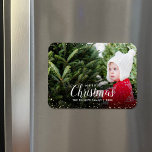 Frohe Weihnachten | Glitz Imitats Glitzer Foto Ove Magnet<br><div class="desc">Maßgeschneiderte Foto Magnete mit einer einfachen Vorlage zur Anpassung. Dieses schicke, moderne Design hat ein Imitat Glitzer Konfetti-Rand und stilvolle Kalligraphie-Text. In der Formulierung steht "Frohe Weihnachten". Personalisieren Sie es mit Ihren Fotos und fügen Sie Ihren Familiennamen und das Jahr hinzu. Verwenden Sie die Designwerkzeuge, um den Text zu bearbeiten,...</div>