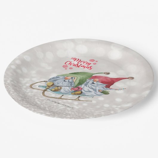 Frohe Weihnachten, Glitzer Bokeh, Niedlich Gnomes  Pappteller (Schrägansicht)