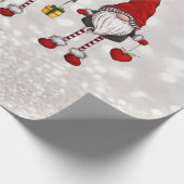Frohe Weihnachten, Glitzer Bokeh Red Gnomes Geschenkpapier (Ecke)