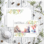 Frohe Weihnachten Gold Winter Botanisches Foto Hol<br><div class="desc">Suchen Sie eine einzigartige Urlaubskarte, die sich wirklich auszeichnet? Karo unsere frohe Weihnachts Gold Winter Greenery Botanisches Foto Urlaubskarte! Diese wunderschöne Karte zeigt drei Ihrer Lieblings-Fotos, umgeben von festlichen roten und grünen Wintermotiven. Die moderne Kalligraphie rundet das Aussehen ab und macht diese eine Urlaubskarte, die Sie bestimmt beeindrucken wird. Die...</div>