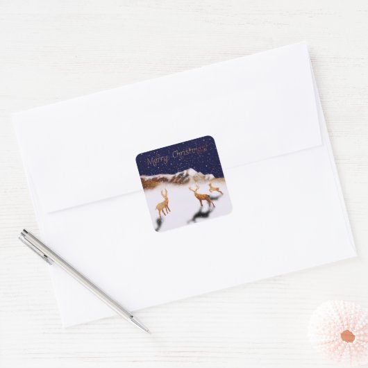 Frohe Weihnachten - Hirsche und Berge im Schnee Quadratischer Aufkleber (Umschlag)