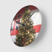 Frohe Weihnachten in Großbritannien. Runde Wanduhr (Winkel)