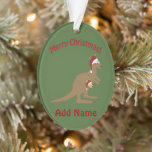 Frohe Weihnachten Kangaroos Ornament<br><div class="desc">Frohe Weihnachten! Kangaroo und Joey mit Weihnachtsmannmützen über Design-Ornament.</div>