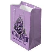 Frohe Weihnachten lila Weihnachtsbaum Mittlere Geschenktüte (Rückseite Schrägansicht)