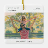 Frohe Weihnachten Minimal Simple White Family Foto Keramikornament (Vorderseite)