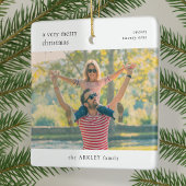 Frohe Weihnachten Minimal Simple White Family Foto Keramikornament