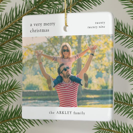 Frohe Weihnachten Minimal Simple White Family Foto Keramikornament
