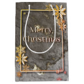 Frohe Weihnachten mit Tiefe und Schneekristallen Mittlere Geschenktüte (Vorderseite)