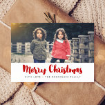 Frohe Weihnachten Modernes Rot-Weiß-Foto Postkarte<br><div class="desc">Eine moderne Schriftart-Typografie für diese Weihnachtsfotokartensammlung. So passen Sie an Ihre Lieblingsfamilienbilder an. Sie können die Farbe des Schriftartes auch ganz nach Ihren Wünschen ändern.</div>