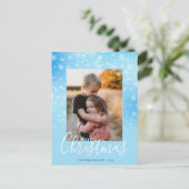Frohe Weihnachten Modernes Snowy Winter Blue Foto (Stehend Vorderseite)