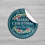 Frohe Weihnachten Neujahr Floral Red Berry Adresse Runder Aufkleber<br><div class="desc">Frohe Weihnachten und glückliches Neues Jahr / glückliche Feiertage / Fröhliche und helle / Feier zu einem Neujahr / Fröhliche Weihnachtskalligraphie Typografie-Skript mit Holly Floral Wreath und Mistletoe Red Berries Rücksendeadressen-Aufkleber Vorlagen.
Rote und grüne Wasserfarbe Weihnachten Botanische Berry und Pinien.
Happy Holiday wünscht frohe helle Weihnachtssaison Weihnachten Gruß Sammlungen.</div>