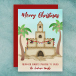 Frohe Weihnachten Niedlich Sandcastle Beach Zuhaus<br><div class="desc">Niedliche Weihnachts Sandburg Strand Zuhause mit Glühbirnen dekoriert und die Palmen sind mit festlichen Lichtern dekoriert. Gruß - "Von unserem Urlaubsparadies zu Ihrem" - Der Gruß kann personalisiert zu lesen sein,  wie Sie möchten.</div>