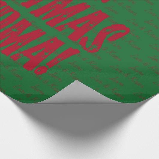 Frohe Weihnachten Oma Red Stars Typografie Green Geschenkpapier (Ecke)