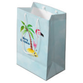 Frohe Weihnachten Pink Flamingo in Weihnachtsmannm Mittlere Geschenktüte (Rückseite Schrägansicht)