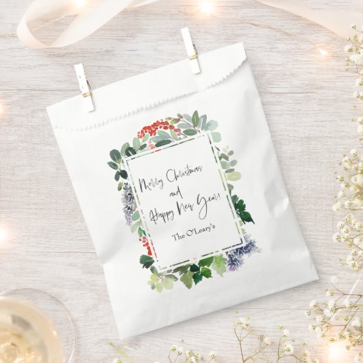 Frohe Weihnachten Red Holly Modern Script Geschenktütchen (Ausgeschnitten)