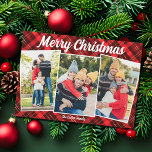Frohe Weihnachten Red Kariert Tartan 3 Foto<br><div class="desc">Ein klassisches kariertes Tartanmuster hinter Ihrer 3-Zimmersenkrechten Familienkollektion für eine festliche,  traditionsreiche Weihnachtsflachkarte. Einfache und schöne Weihnachtskarten.</div>
