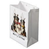 Frohe Weihnachten Rentier Bernese Mountain Hunde Mittlere Geschenktüte (Vorderseite Schrägansicht)