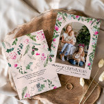 Frohe Weihnachten Rosa Botanischer Pfeil 1 Foto<br><div class="desc">Diese Kollektion besticht durch leuchtend rosa Aquarellen,  Beeren und Wintergrün mit moderner und eleganter Typografie,  die im Winter mit botanischen Mustern geschmückt ist.</div>