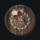 Frohe Weihnachten - Rustikaler Woodsy Lighted Kran Pappteller<br><div class="desc">Landschaftlicher Chic,  beleuchtete Imitate,  blumengeschmückter Zweigkranz mit cremefarbenen und bordeauxfarbenen Blumen "Merriest Christmas" auf dunklem Imitat-Hintergrund.  Dieses rustikale Holz Composite-Design von Holiday Hearts Designs (Rechte vorbehalten).</div>