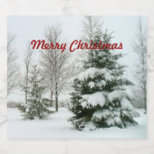 Frohe Weihnachten, schneebedeckte Tannenbäume Bierflaschenetikett (Einzelnes Label)