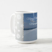 Frohe Weihnachten Schneeflocken Monogramm Tasse  (Vorderseite Links)