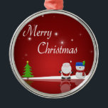 Frohe Weihnachten Snowman und Weihnachten Silbernes Ornament<br><div class="desc">Eine niedliche Weihnachtsabbild mit einem Schneemann,  dem Weihnachtsmann,  einem Weihnachtsbaum,  Schnee und Sternen auf rotem Hintergrund.</div>