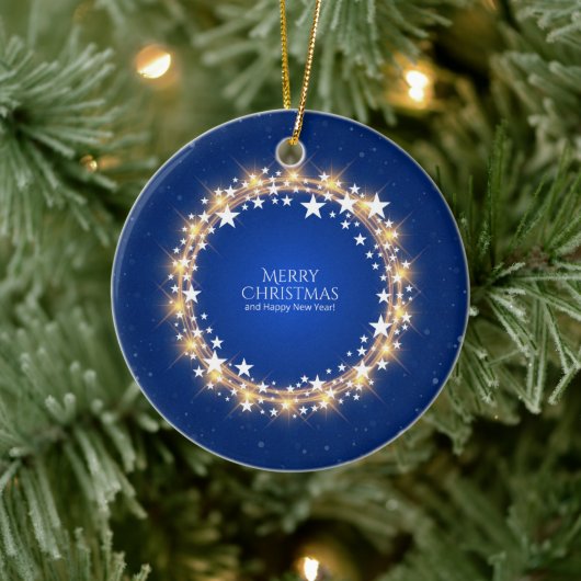 Frohe Weihnachten Sparkling Stars Wreath Blue Keramik Ornament (Baum)