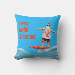 Frohe Weihnachten surft Santa auf einem Surfbrett Kissen