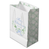 Frohe Weihnachten Trellis und Swag mit Blue Bow Mittlere Geschenktüte (Vorderseite Schrägansicht)