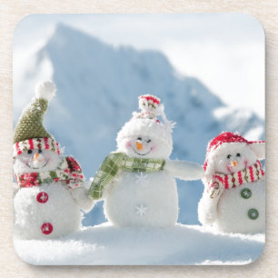 Frohe Weihnachten und glückliche Snowmen im neuen Untersetzer