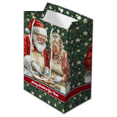 Frohe Weihnachten Vintag Weihnachtsgeschenk Tasche Mittlere Geschenktüte (Vorderseite Schrägansicht)