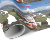 Frohe Weihnachten von Sankt in den hawaiischen Geschenkpapier (Rolleneckpunkt)