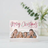 Frohe Weihnachten Whimsical Cranberry Script Foto (Stehend Vorderseite)