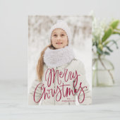 Frohe Weihnachten Whimsical Cranberry Script Foto (Stehend Vorderseite)